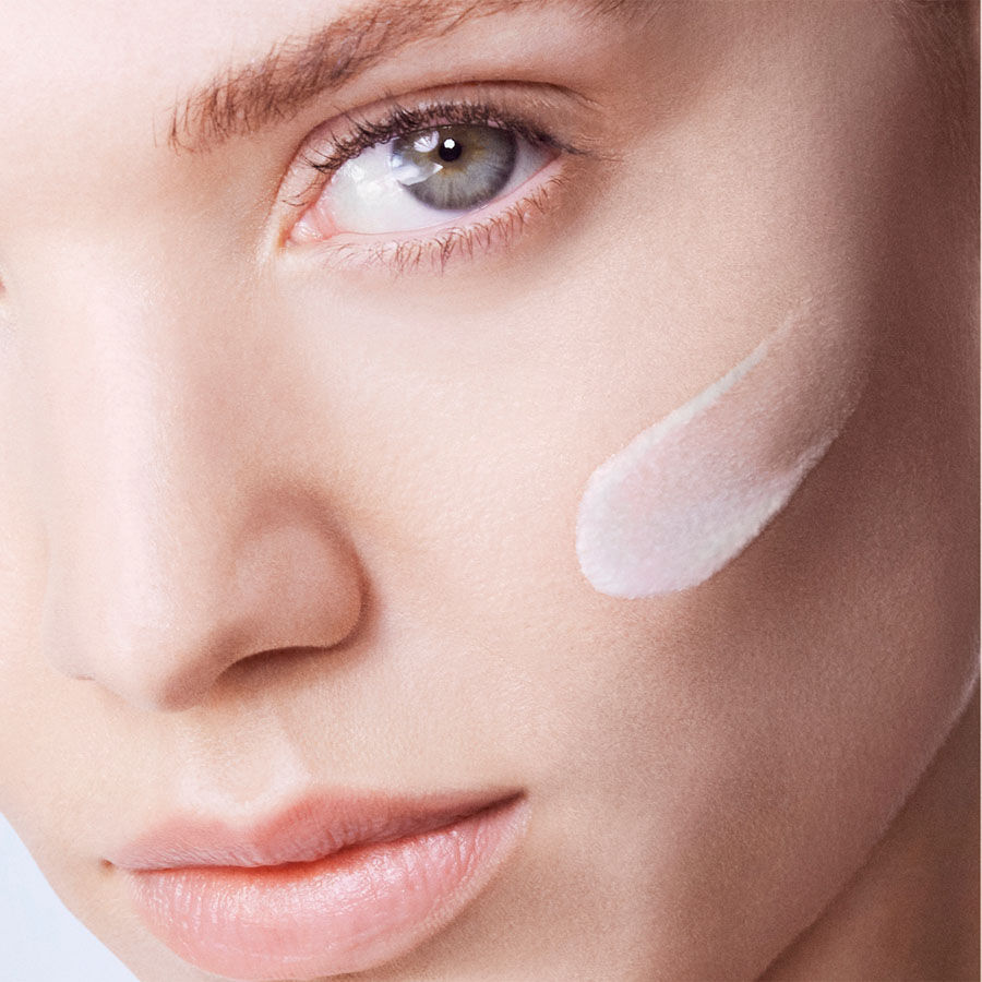 全新超輕盈UV煥亮妝前乳SPF50+ PA++++(#珍珠光) - 防曬隔離推薦