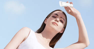 2024 素顏霜推薦，學會素顏霜用法，簡單漂亮偽素顏